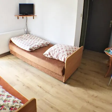 Goscinne Zloty Potok Jura Krakowsko Czestochowska Dom W Zaciszu Podworka Farm stay *