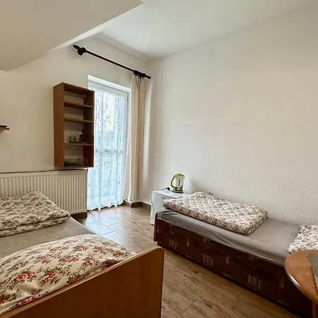 Goscinne Zloty Potok Jura Krakowsko Czestochowska Dom W Zaciszu Podworka Potok Zloty