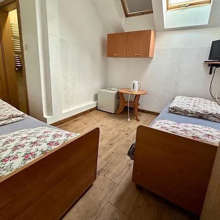 Goscinne Zloty Potok Jura Krakowsko Czestochowska Dom W Zaciszu Podworka Lantgård *