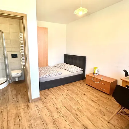 Goscinne Zloty Potok Jura Krakowsko Czestochowska Dom W Zaciszu Podworka