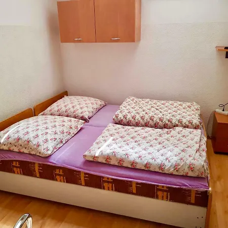 Goscinne Zloty Potok Jura Krakowsko Czestochowska Dom W Zaciszu Podworka Farm stay *