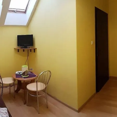 Goscinne Zloty Potok Jura Krakowsko Czestochowska Dom W Zaciszu Podworka Lantgård *