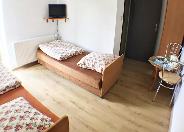 Goscinne Zloty Potok Jura Krakowsko Czestochowska Dom W Zaciszu Podworka בית חווה *