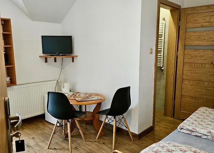 Goscinne Zloty Potok Jura Krakowsko Czestochowska Dom W Zaciszu Podworka בית חווה