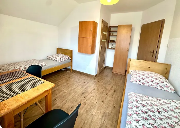 Goscinne Zloty Potok Jura Krakowsko Czestochowska Dom W Zaciszu Podworka בית חווה Potok Zloty