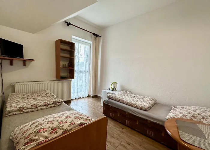 Goscinne Zloty Potok Jura Krakowsko Czestochowska Dom W Zaciszu Podworka Potok Zloty