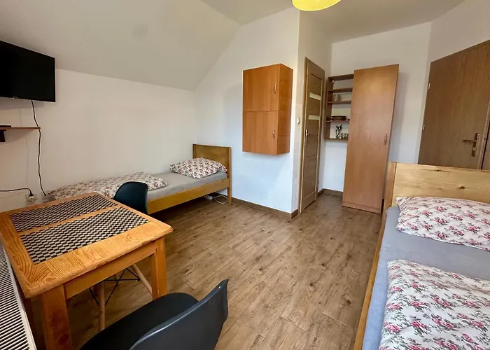 Goscinne Zloty Potok Jura Krakowsko Czestochowska Dom W Zaciszu Podworka בית חווה Potok Zloty