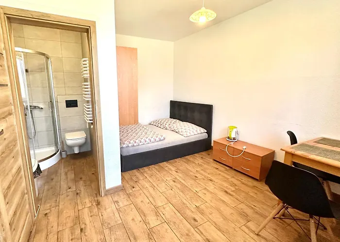 Goscinne Zloty Potok Jura Krakowsko Czestochowska Dom W Zaciszu Podworka