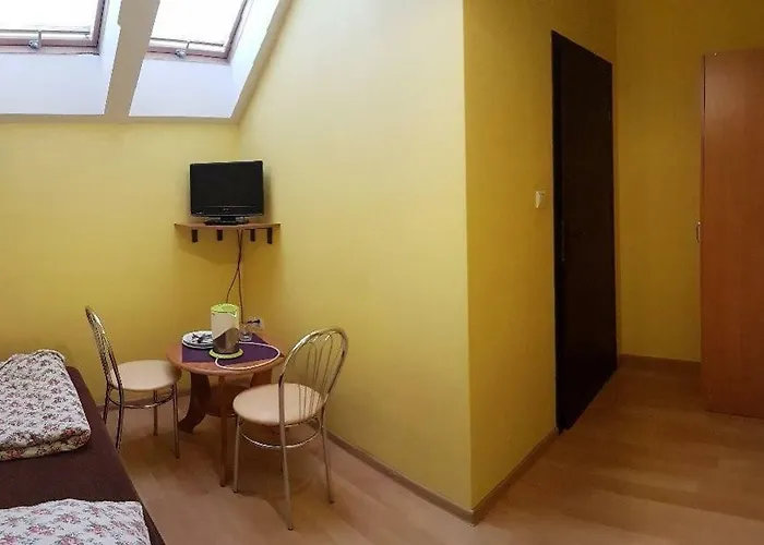 Goscinne Zloty Potok Jura Krakowsko Czestochowska Dom W Zaciszu Podworka בית חווה *